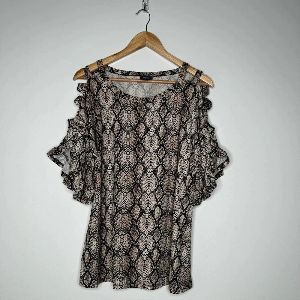 Daytrip NEW!! Snakeskin Print Strappy Open Shoulder Flutter Sleeve Top Size L